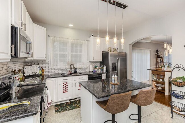 Building Photo - 11814 Gardenia Dr