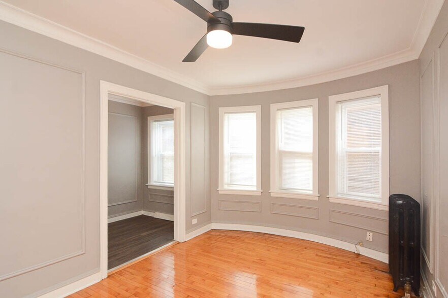 Building Photo - 5516 N Kenmore Ave