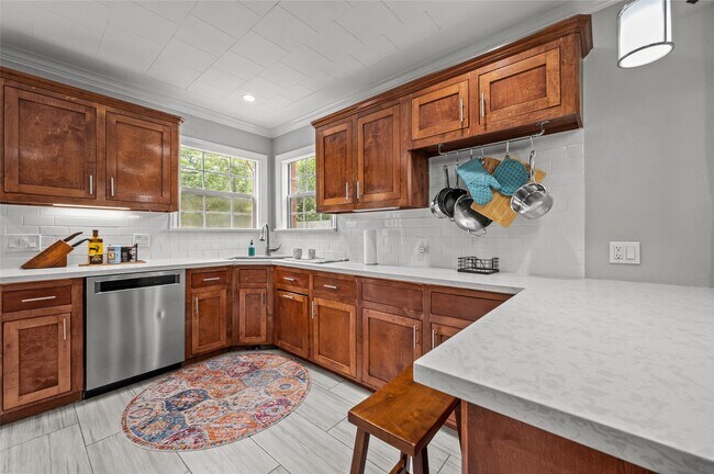 Building Photo - 2311 Addison Rd