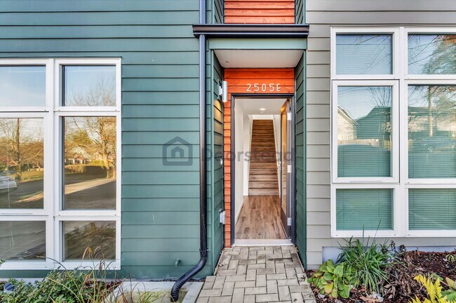 Building Photo - 2505 E Union St