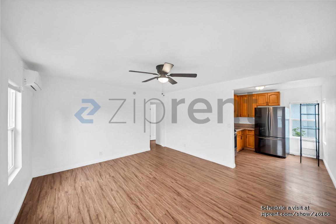 Building Photo - 4057 S Hoover St
