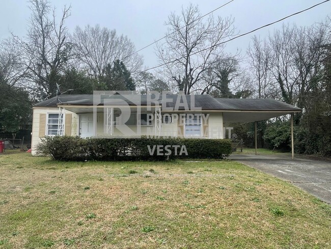 Primary Photo - Recently Updated Three Bedroom House in So...