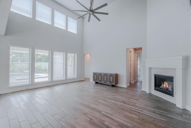 Building Photo - 17010 Harper's Way