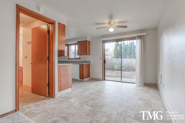 Building Photo - 618-620 SE 131st Ct.