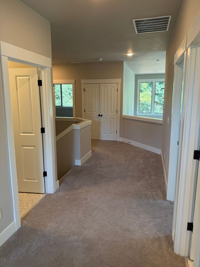 Building Photo - Single Family Home
