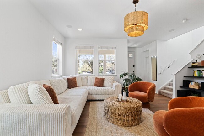 Building Photo - Central Park Prime Location Home - 3 Bed, 3 Bath, 2 Car Attached Garage