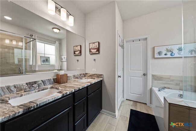 Building Photo - 810 Mclaury Cove