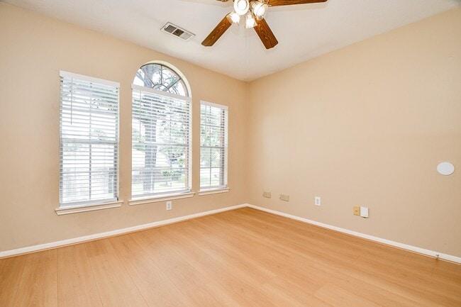 Building Photo - 11707 Turtle Lake Dr