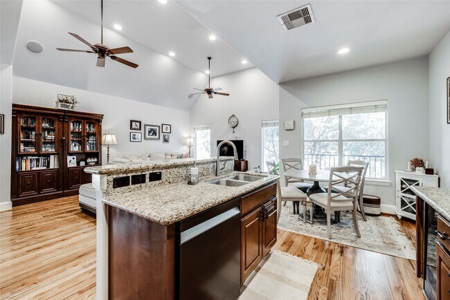 Building Photo - 5212 Washington Ave