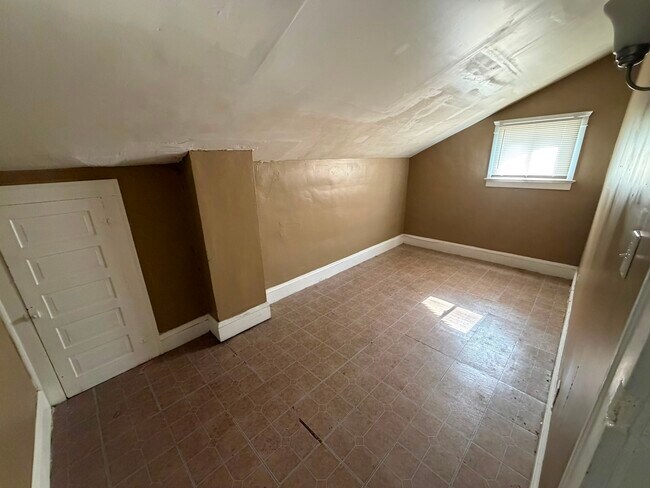 Building Photo - 12420 Phillips Ave