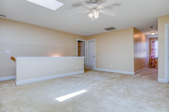 Building Photo - 3 Bedroom, 3 Bathroom Winston Salem Townhome