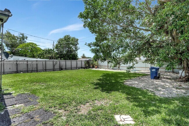 Building Photo - 2550 NW 68th St