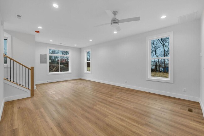 Building Photo - 425A Veritas St.