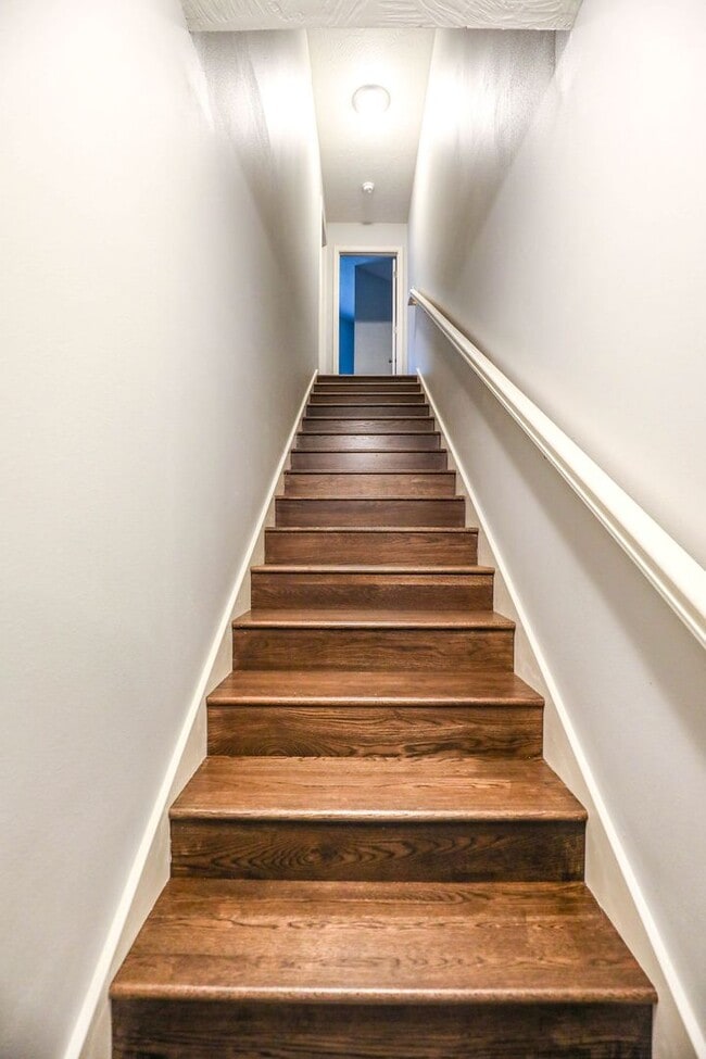 Building Photo - Spacious 5 bed 2 bath Downtown Springfield...