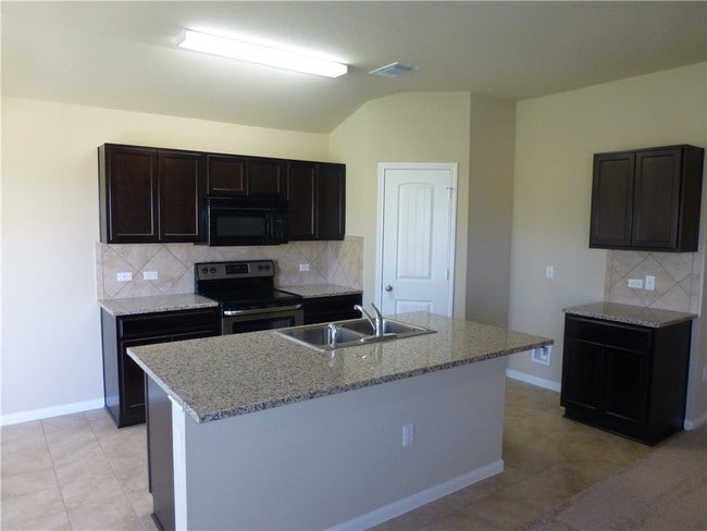 Building Photo - 113 Leona River Trail