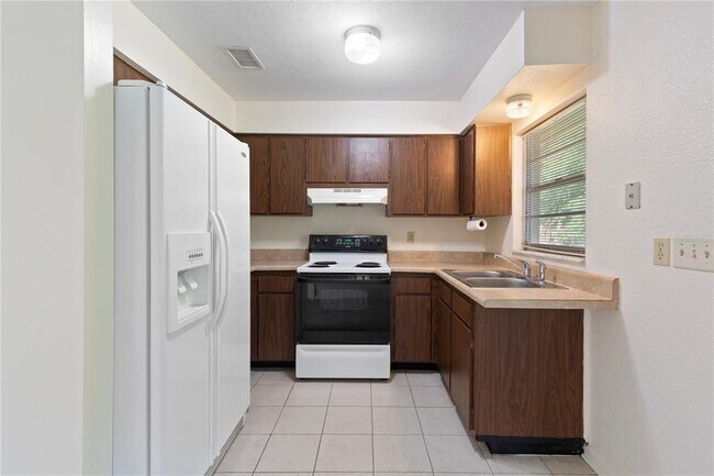 Building Photo - 12215 Leanne Dr