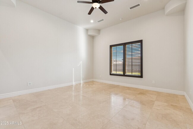 Building Photo - 11407 E Bellflower Ct