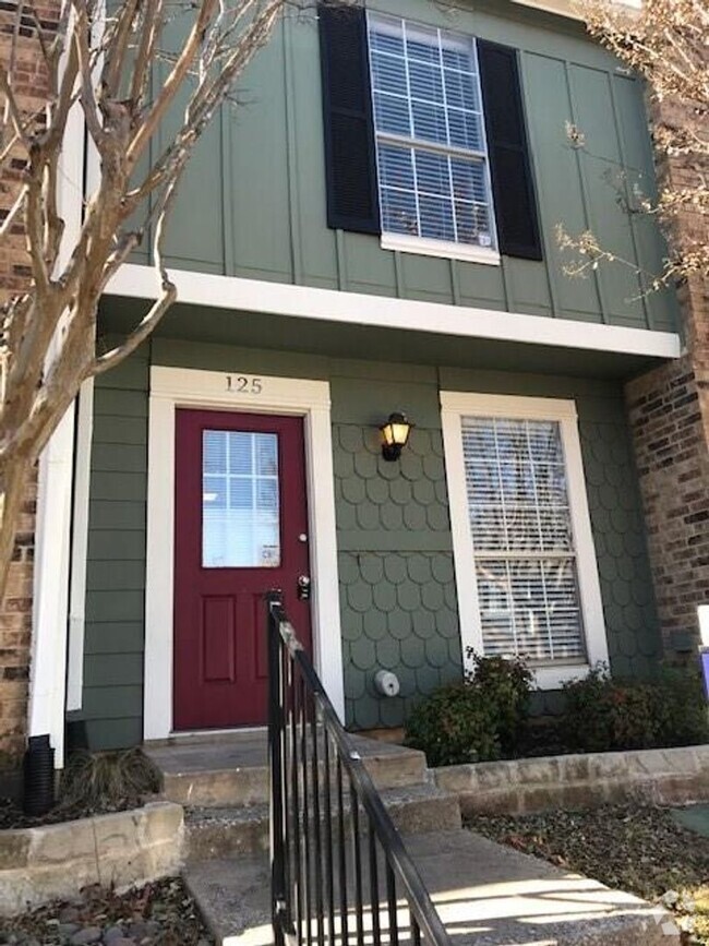 Building Photo - 125 Surrey Ln