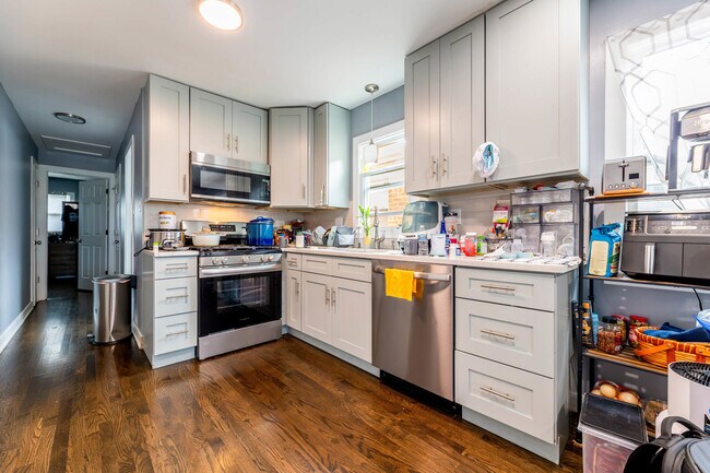 Building Photo - 6745 W 59th St