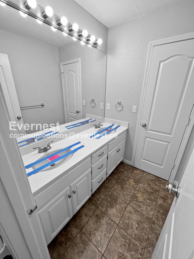 Building Photo - 13033 S Cardiff St