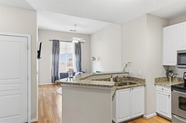 Building Photo - 10 Perimeter Summit Blvd