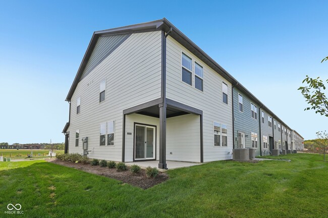 Building Photo - 15246 Swallow Fls Wy