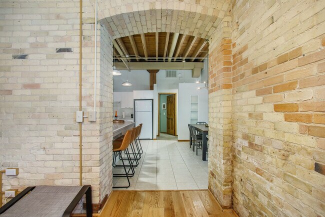 Building Photo - 110 N Harbor Dr