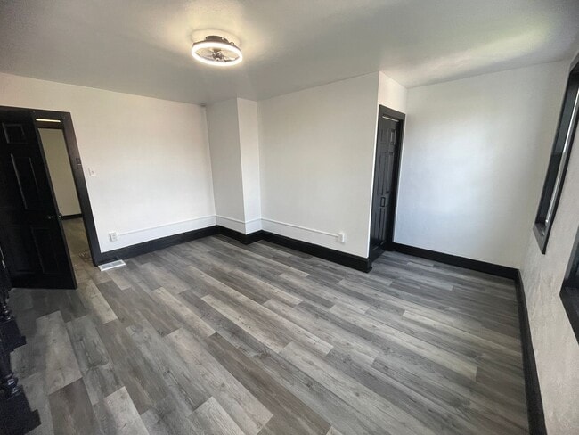 Building Photo - Newly updated 2 bedroom apartment for rent!