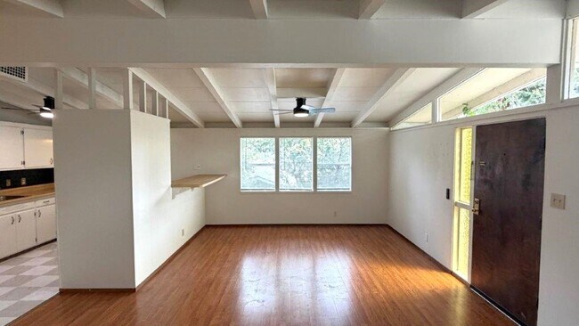 Building Photo - Martinez! 3 bedroom 1 bath Single family home!