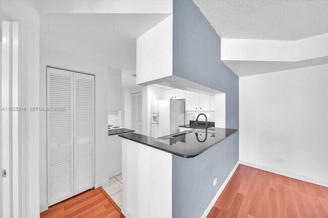 Building Photo - 701 Brickell Key Blvd