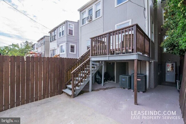 Building Photo - 2129 4th St NE