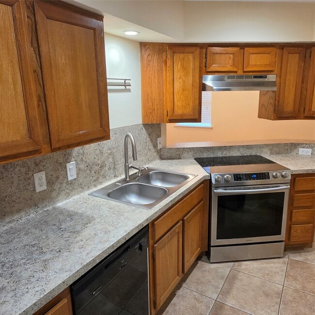 Building Photo - 12755 Mill Ridge Dr