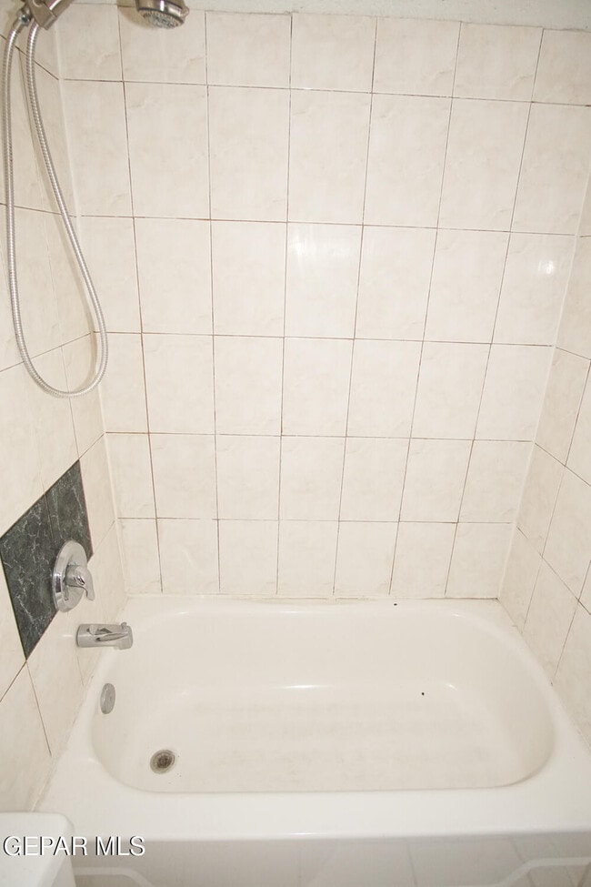 Building Photo - 219 W Rio Grande Ave