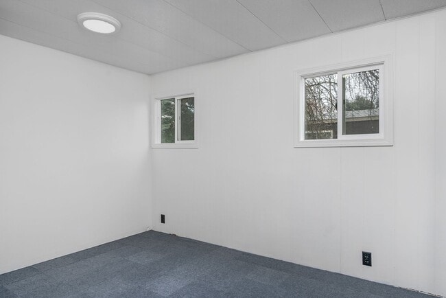 Building Photo - 150 Shady Ln