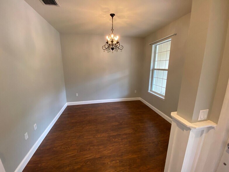 Building Photo - 9238 Wrangler Dr