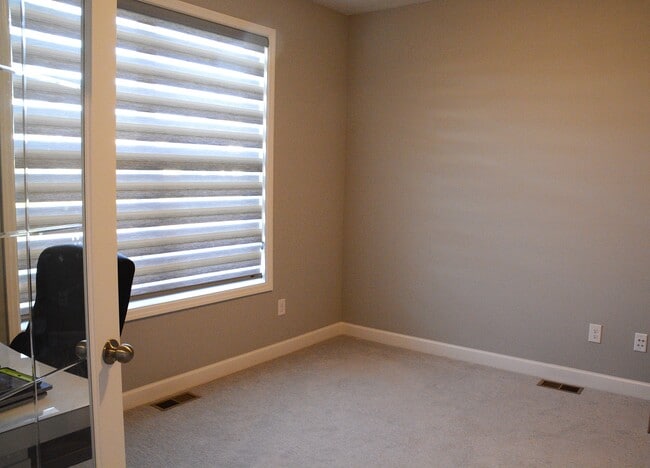 Building Photo - 1566 Edgebrook Ln