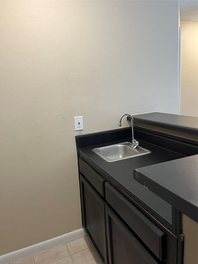 Building Photo - 8415 Blacksmith Dr