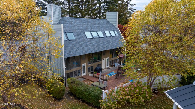 Building Photo - 28 White St