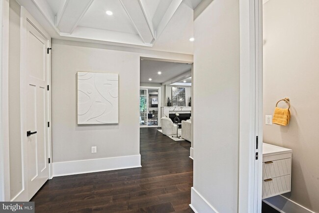 Building Photo - 9615 Locust Hill Dr