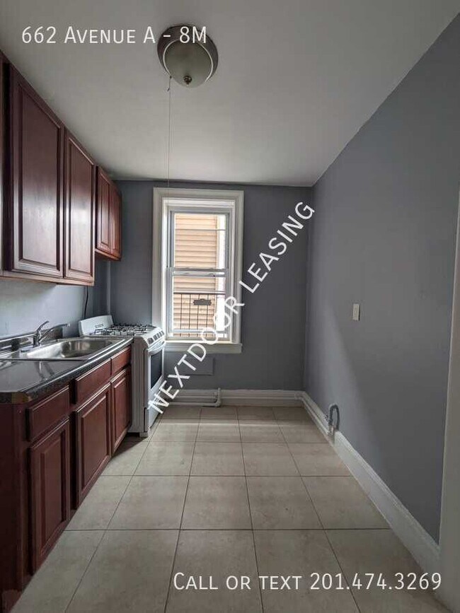 Building Photo - 662 Avenue A