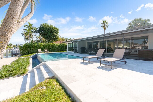 Building Photo - 273 Tropic Dr