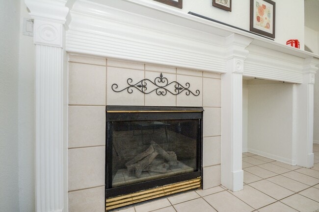 Building Photo - 14 Guinevere Pl