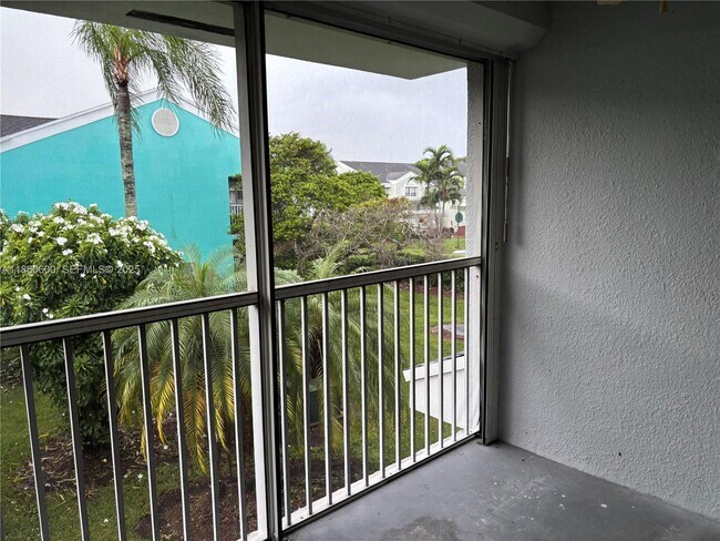 Building Photo - 2662 SE 19th Ct