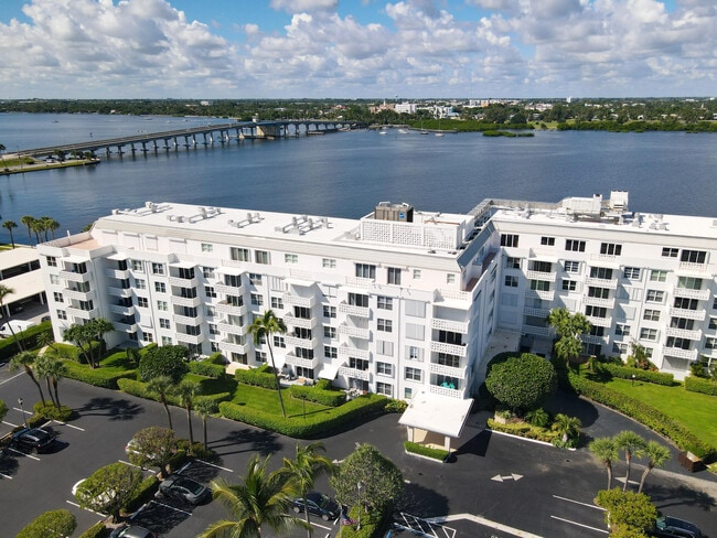 Building Photo - 2840 S Ocean Blvd