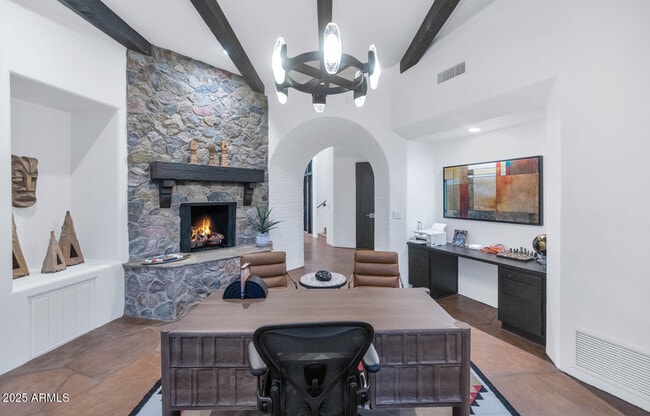 Building Photo - 5810 E Cholla Ln