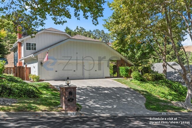 Building Photo - 144 Oakridge Dr