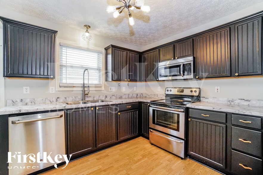 Building Photo - 2973 Seeger St