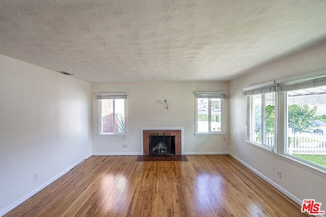 Building Photo - 12127 Aneta St