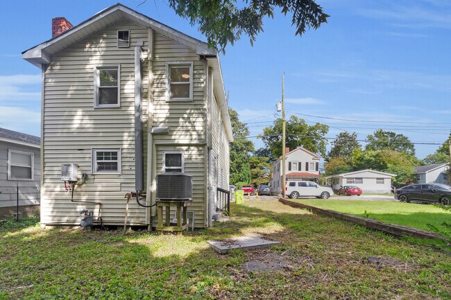 Building Photo - 617 1st Ave