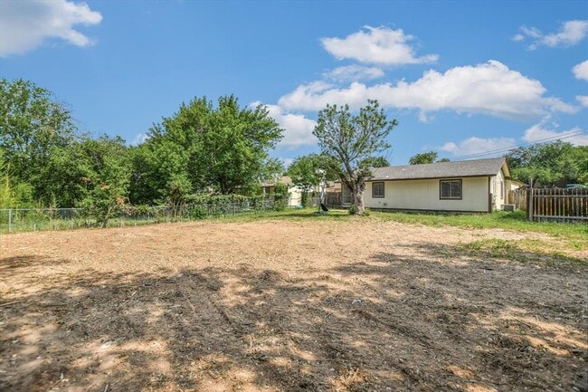 Building Photo - 411 Thelma Dr